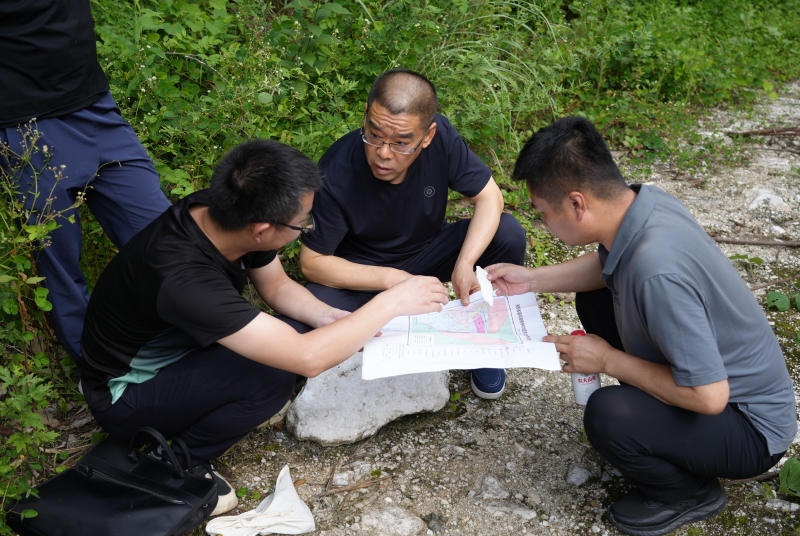 屈永安深入陜西地礦漢中隊、陜西地礦漢源玉業檢查指導工作 開展接訪下訪下基層工作